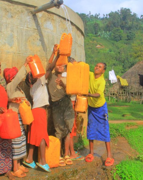 With no clean water points, the communit (1)